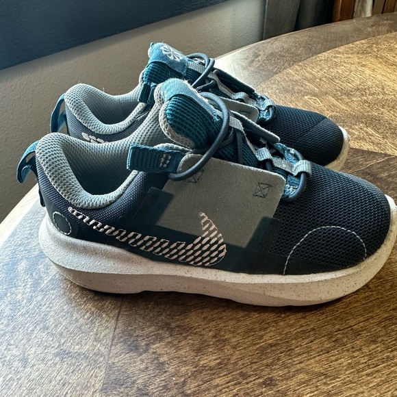 Nike shoes 10c - Picture 3 of 5